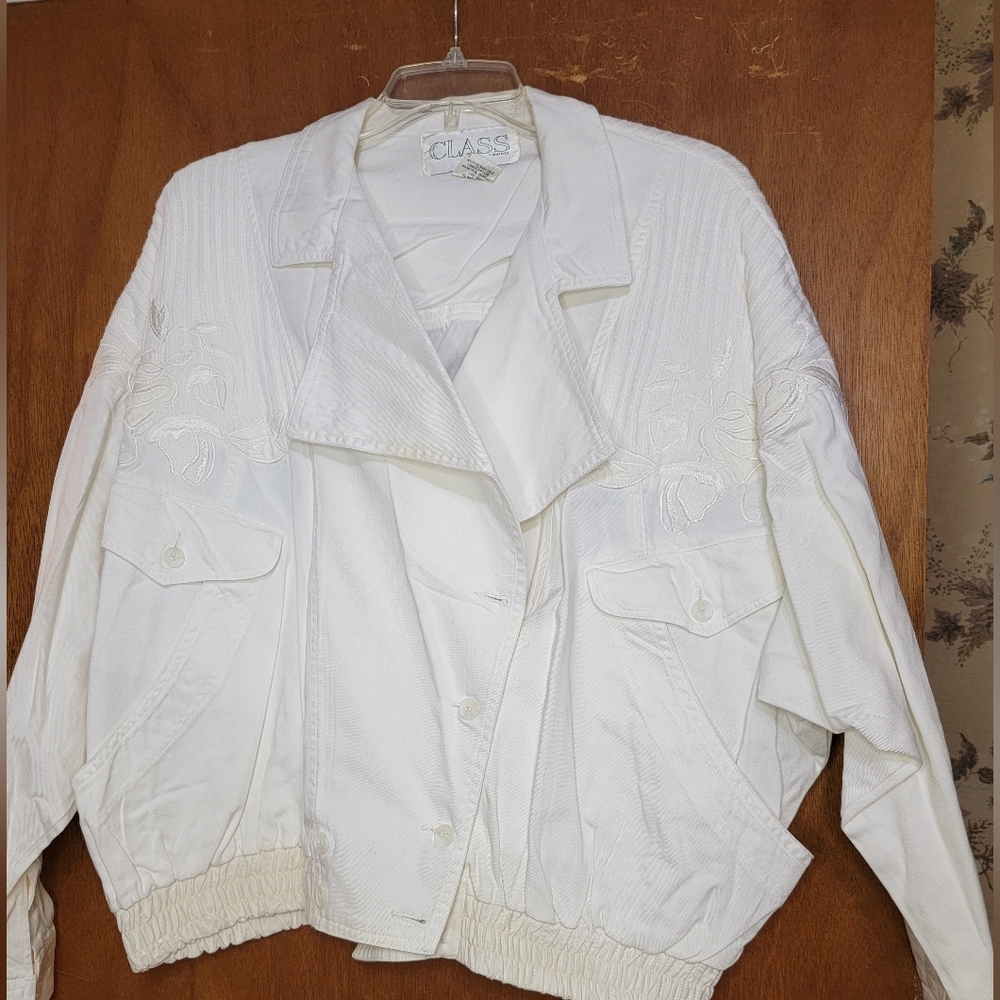 Women's - white embroidered denim jacket